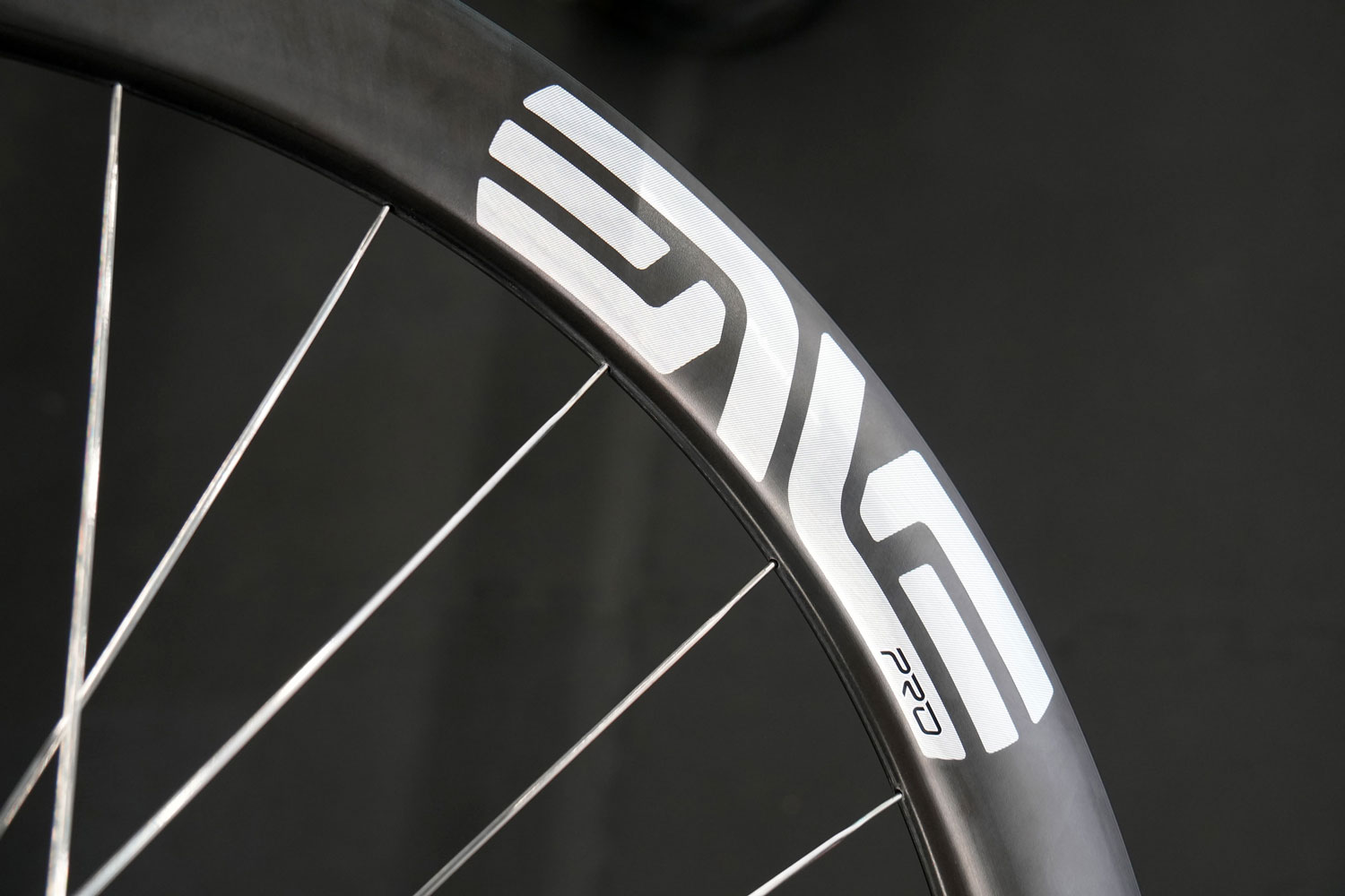 山岳レースを勝つために開発されたSES4.5 PRO登場 | ENVE エンヴィ