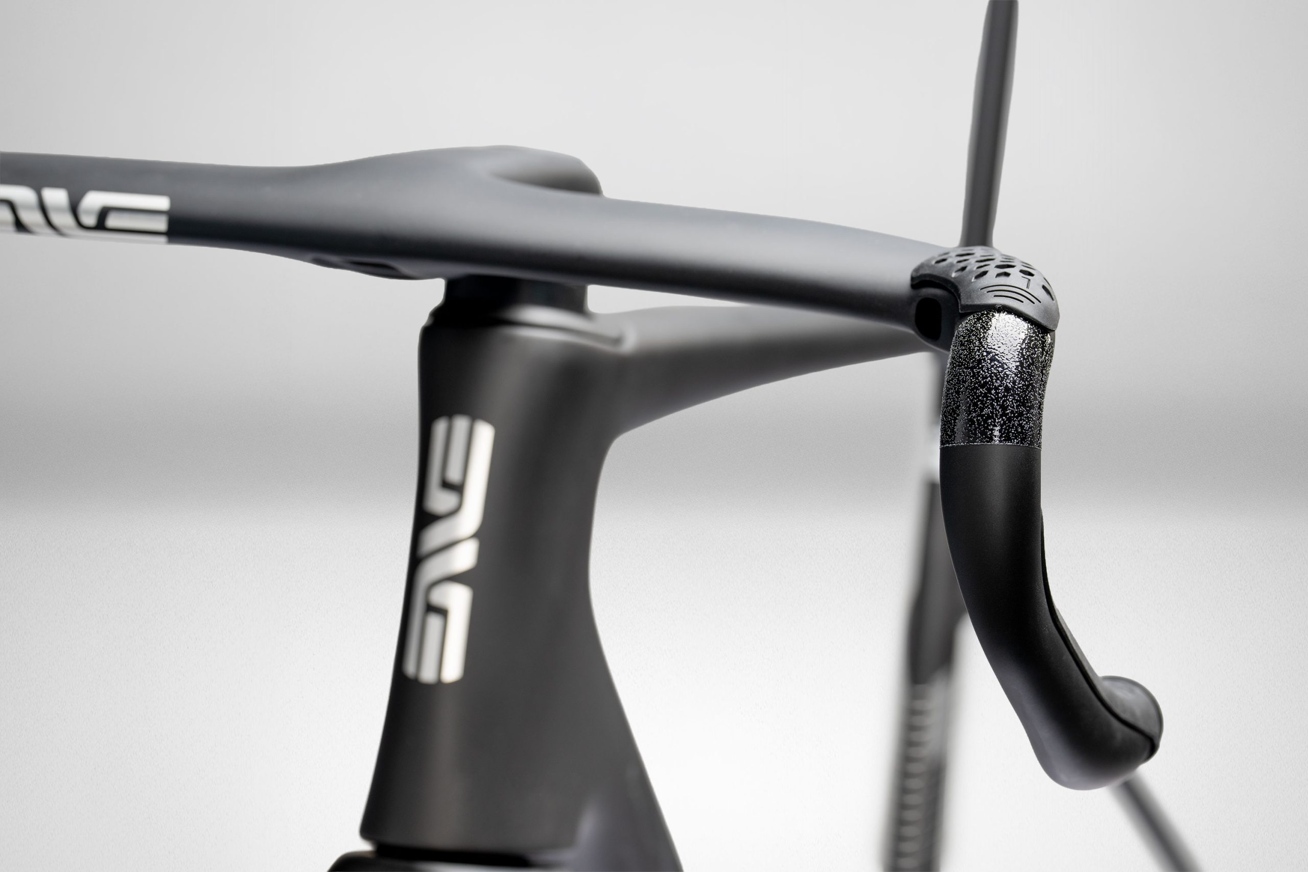 バーテープも空力パーツに。ENVE SES AERO PRO ONE PIECE BAR V2