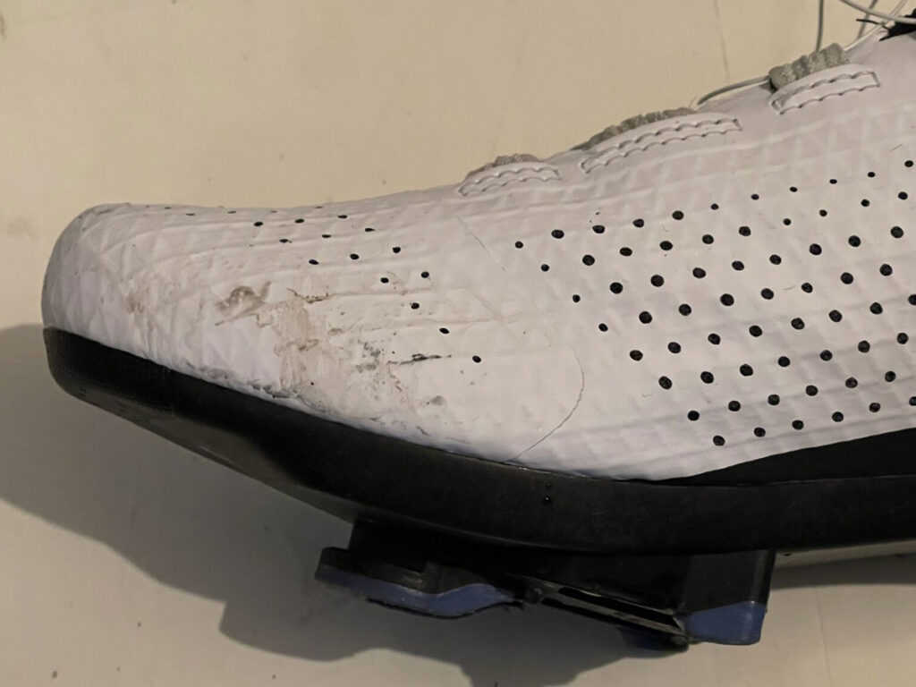 ティーピーユーの特徴は、伸縮性があり、引張・引裂・摩耗に強い、衝撃吸収性があり、水蒸気を通しやすいなどのメリットがあります。
シンクワイヤーメッシュとティーピーユーの夢の融合！