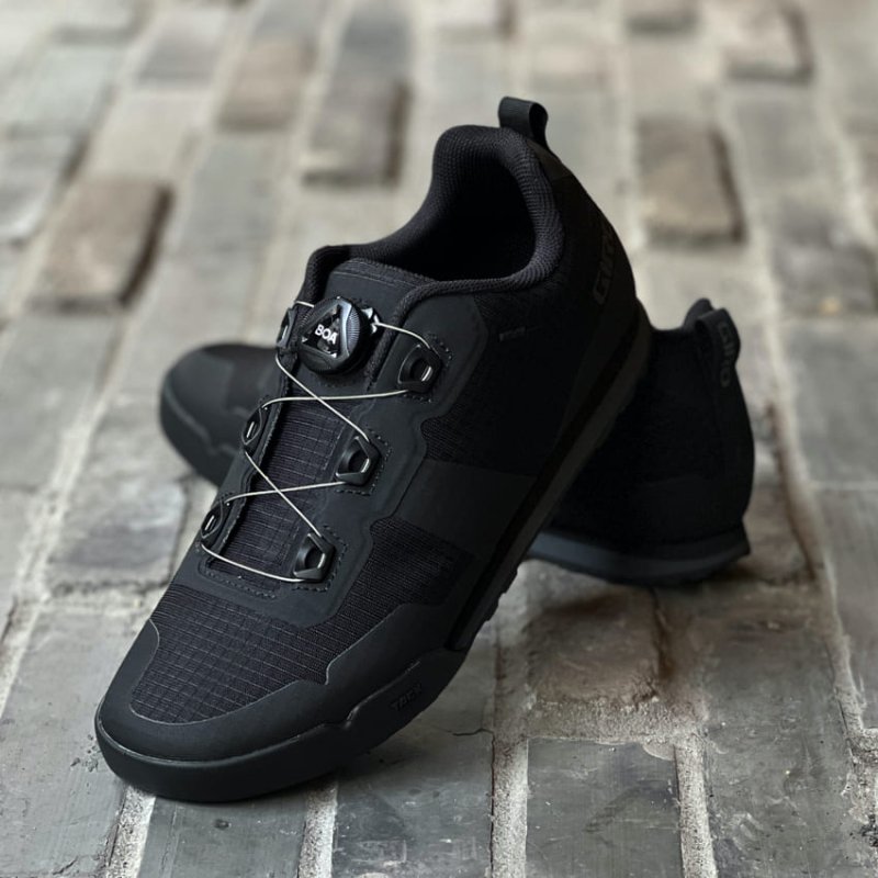 TRACKERシューズ 製品チェック | GIRO CYCLING | ジロ サイクリング