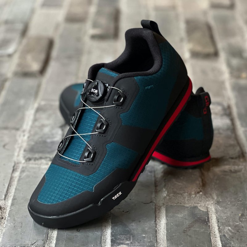 レア)Giro TRACKER 43サイズ GIRO/ジロ】TRACKER Harbor Blue / Bright Red