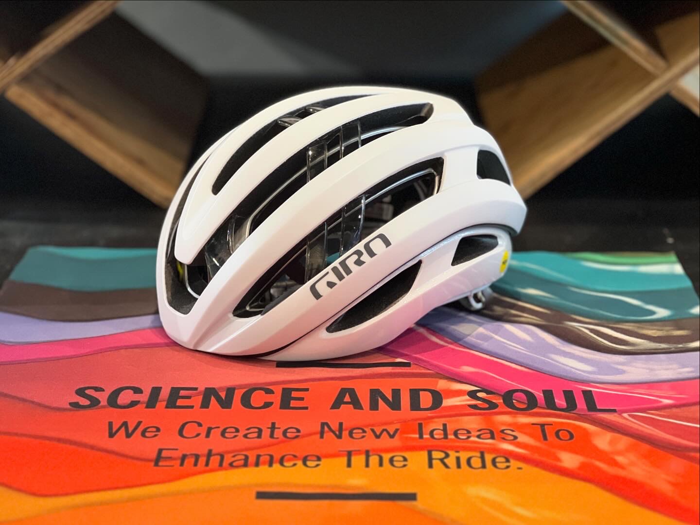 世界で一番安全なヘルメット ARIES SPHERICAL | GIRO CYCLING | ジロ
