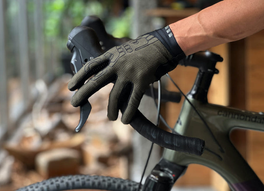 今が旬の万能フルフィンガーグローブ【 TRIXTER 】 | GIRO CYCLING