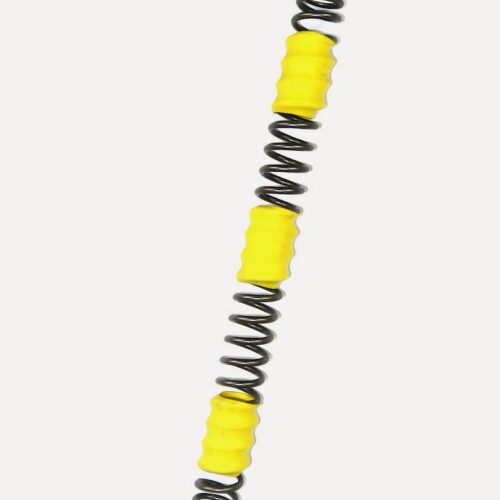 RXF36 COIL用FORK SPRINGは、白を背景に等間隔に配置された2つの黄色いプラスチック製グリップが特徴の金属製コイルスプリングです。.