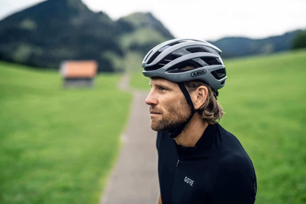 Umeeさま アブス AIRBREAKER エアブレーカー M ヘルメット ABUS AIRBREAKERエアブレーカー - ABUS アブス公式サイト