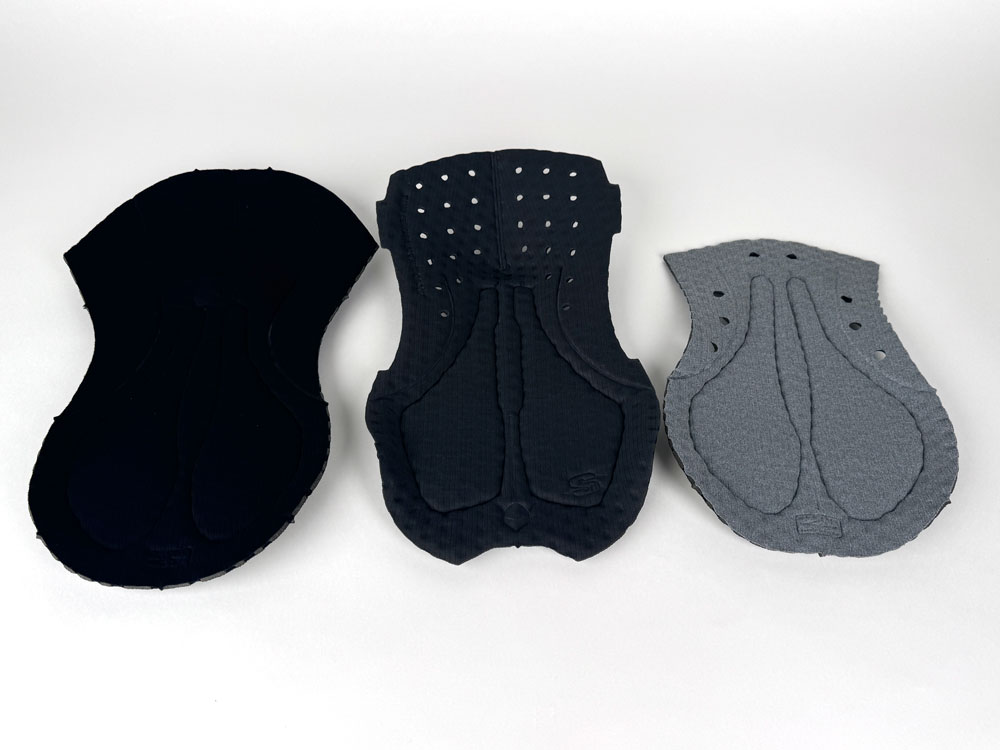 アソスショーツ要のパッド。レース向けとサイクリング向けのパッドは何