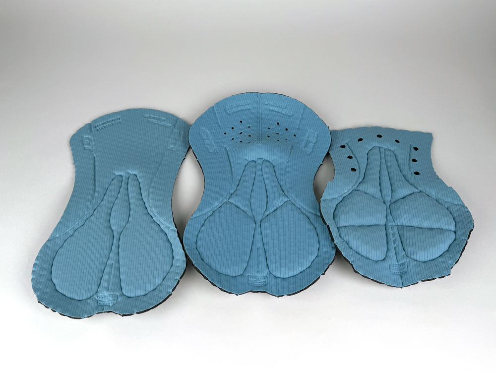 アソスショーツ要のパッド。レース向けとサイクリング向けのパッドは何