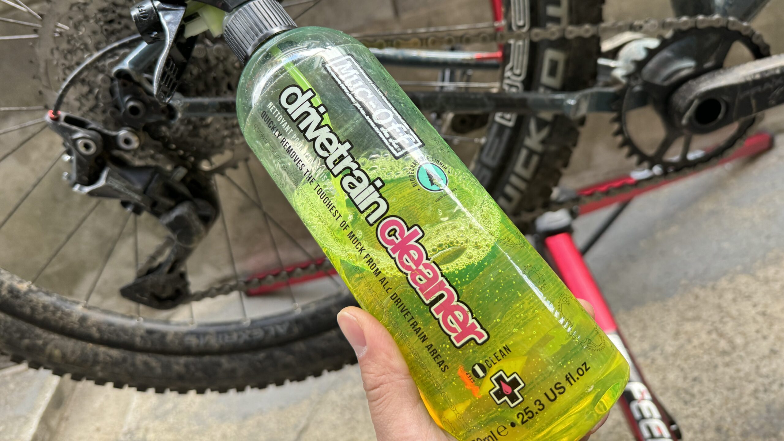 最速でチェーンをピカピカの秘密はマヨネーズ的な？ - Muc-off