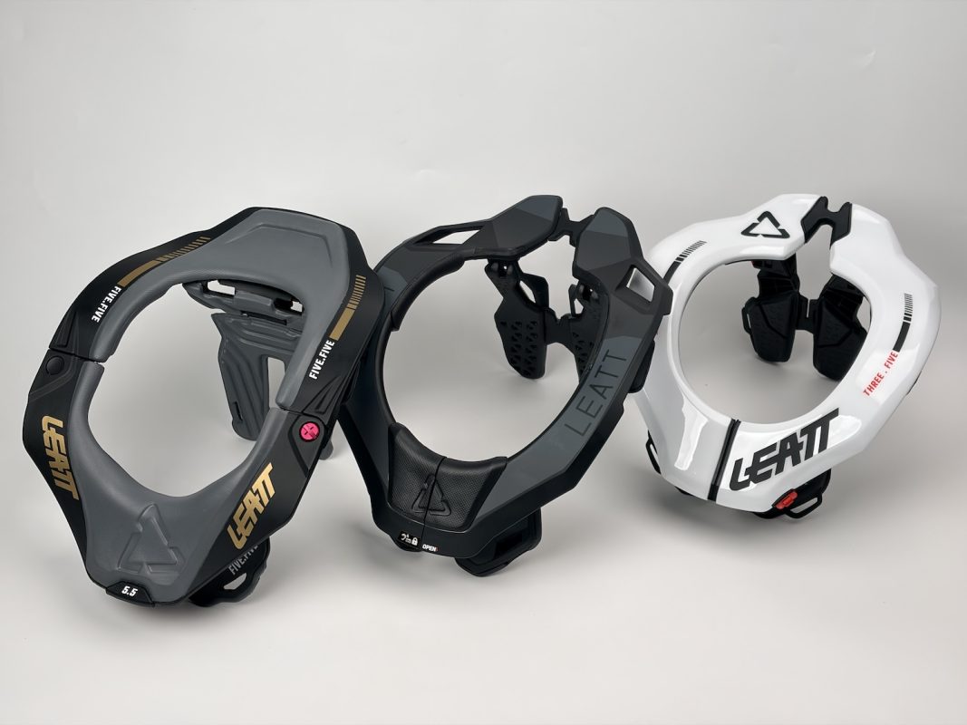グレー、ブラック、ホワイトの3色のLeattネックブレース。.
