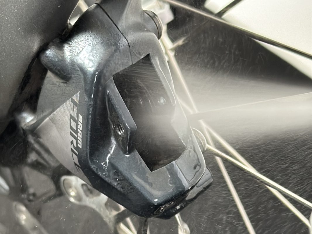 パーツクリーナーでスプレー