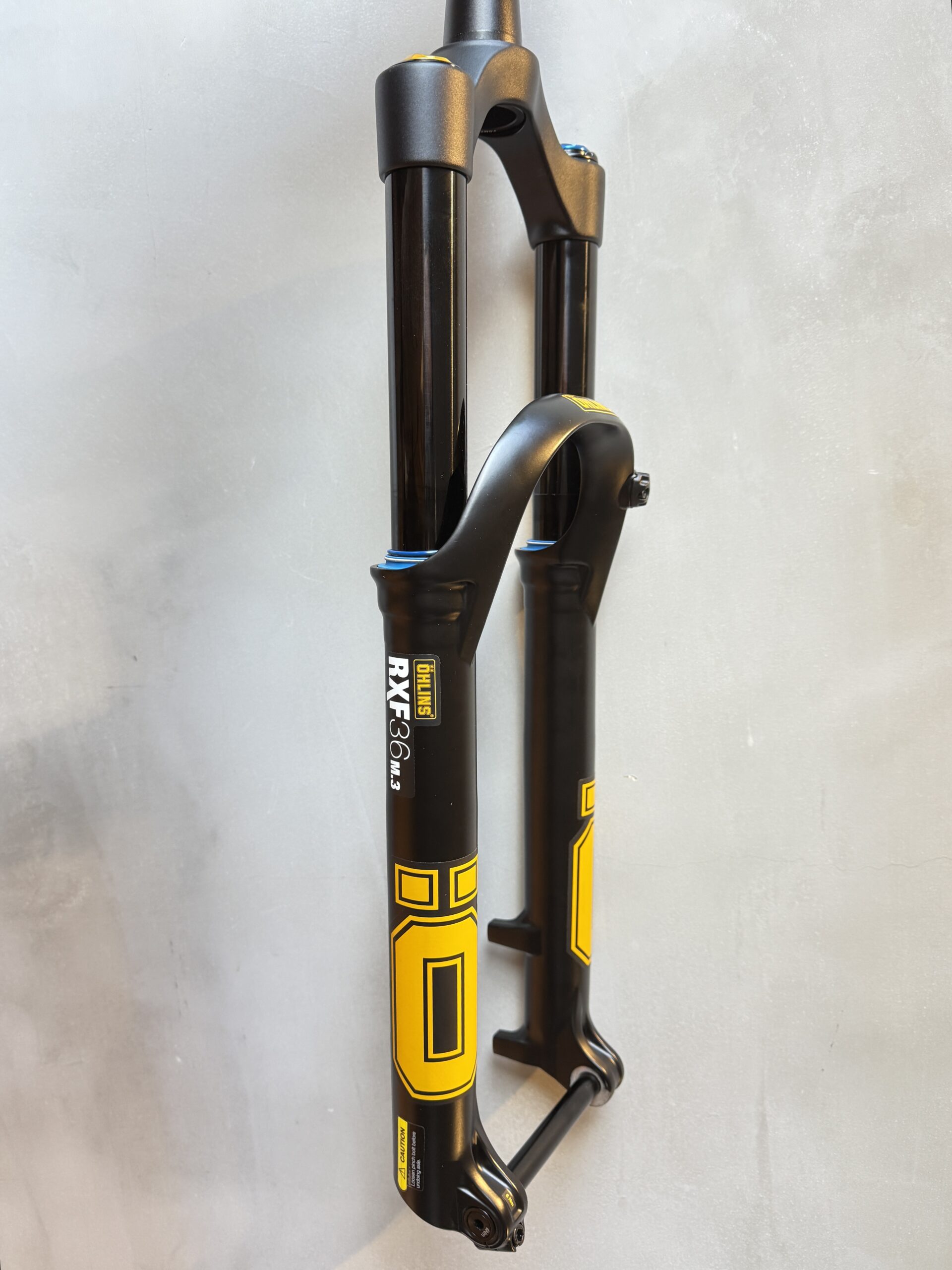日本に到着、開封！ÖHLINS RXF36 AIR 