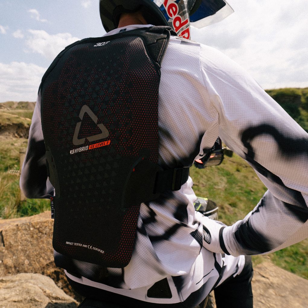 CHEST PROTECTOR 4.5 HYBRID - ダイアテックジャーナル
