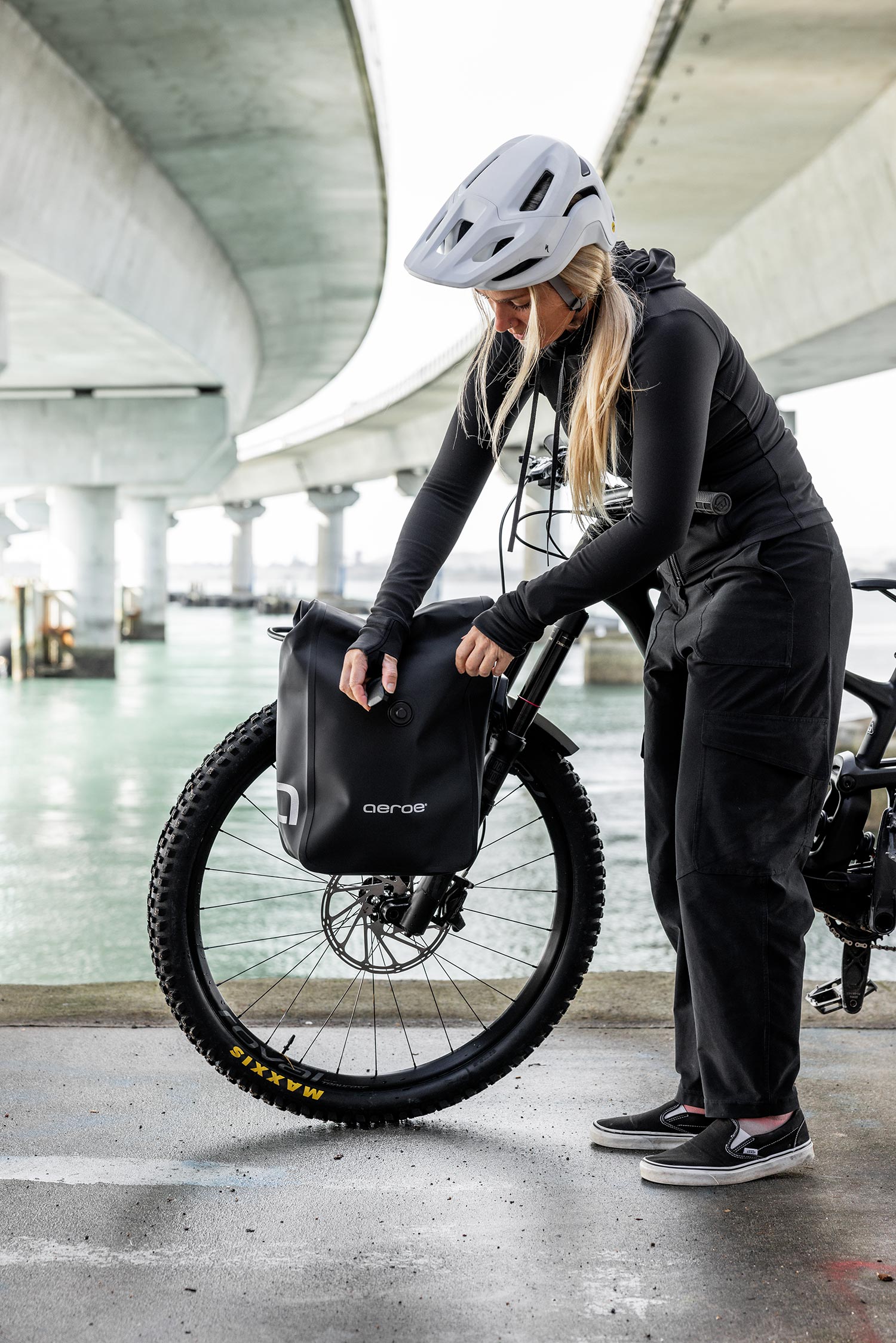 Urban_Pannier_Bag_closing_02b83e86-106c-4ff2-84bf-38571e0098a5_2000x