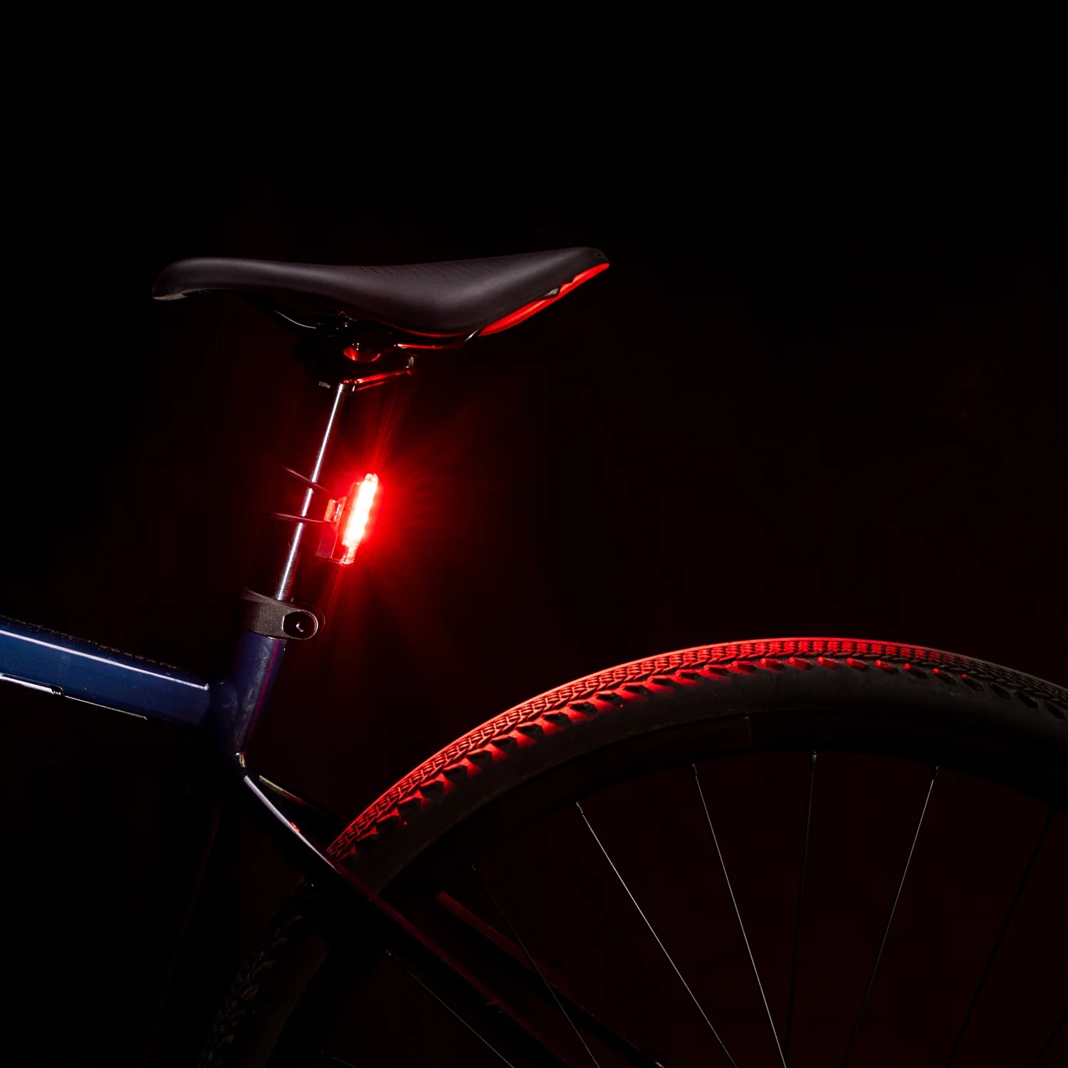 imgi_10_1-LED-12RPRO-V604_KtvDrivePro_Rear_lifestyle_03_R0