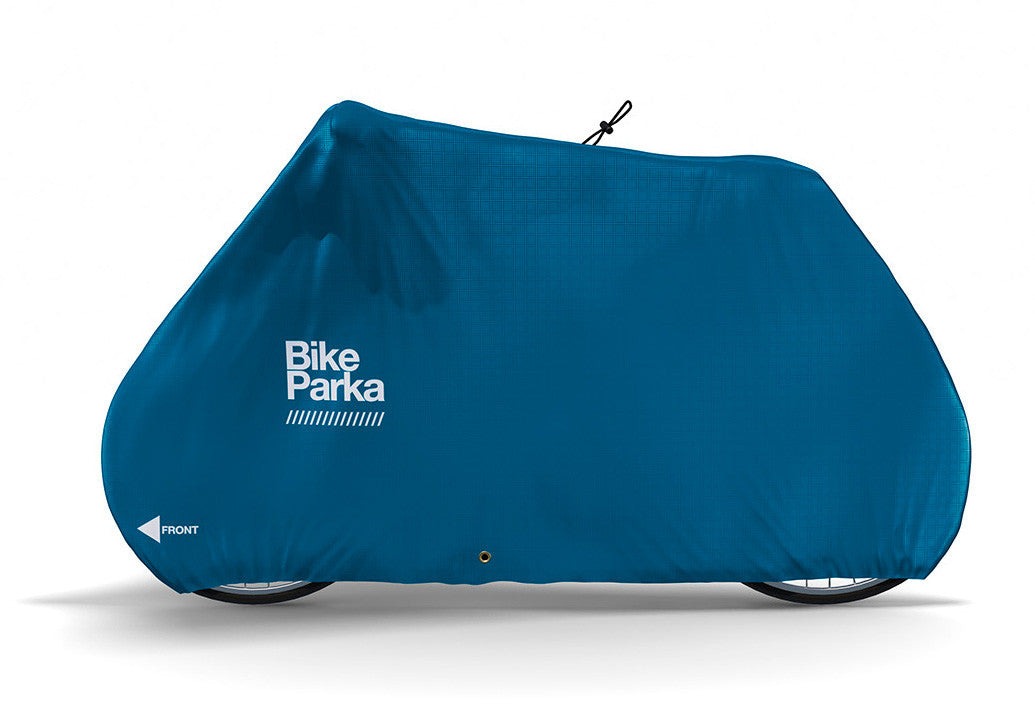 Bike Parkaと表示された青い自転車カバーで、前面に白い矢印のマークが付いています。.