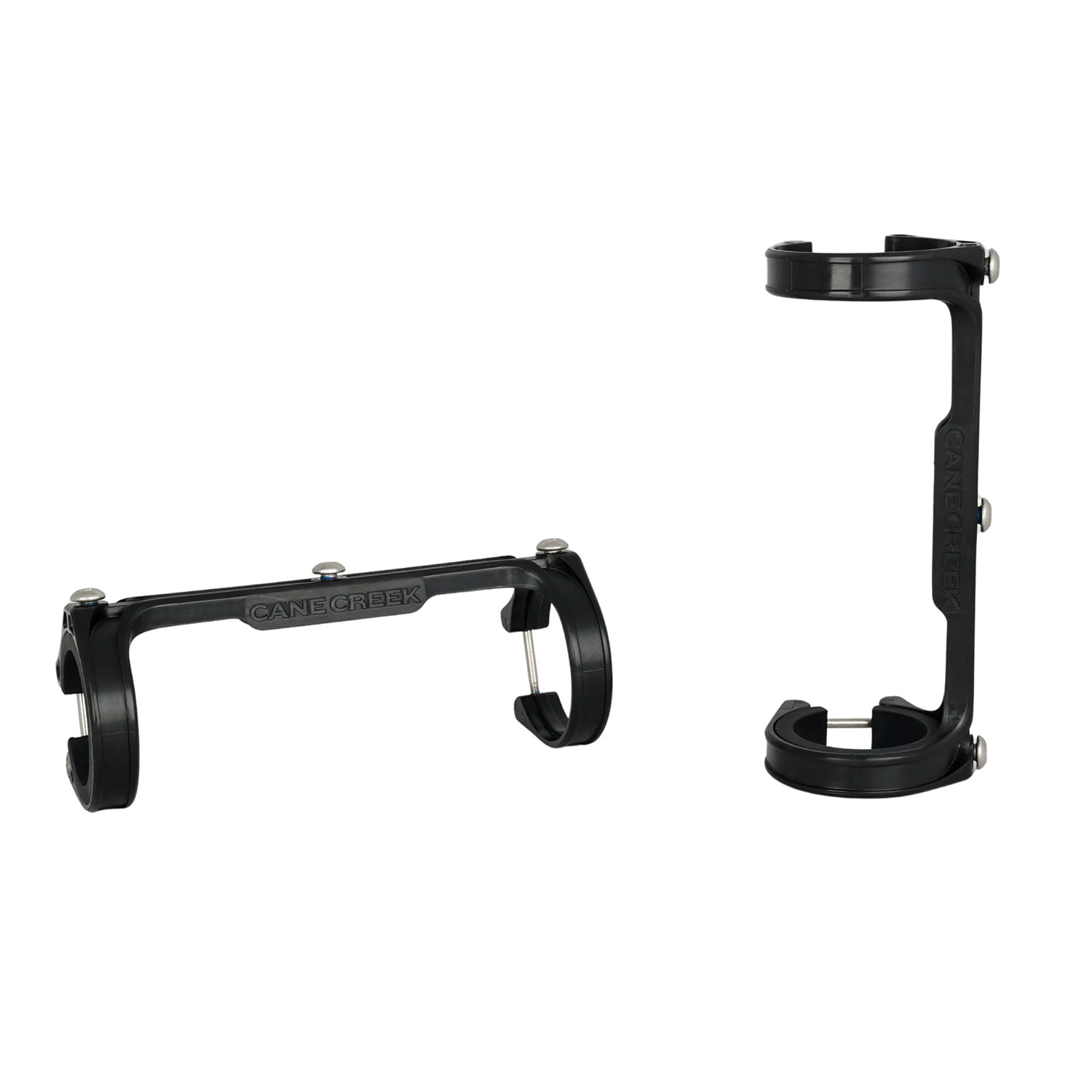 ケーン・クリークのブランドロゴをあしらった、グラベル・サスペンション用インバート・カーゴ・マウント・ボックスド・ブラケット2個（ブラック）。.