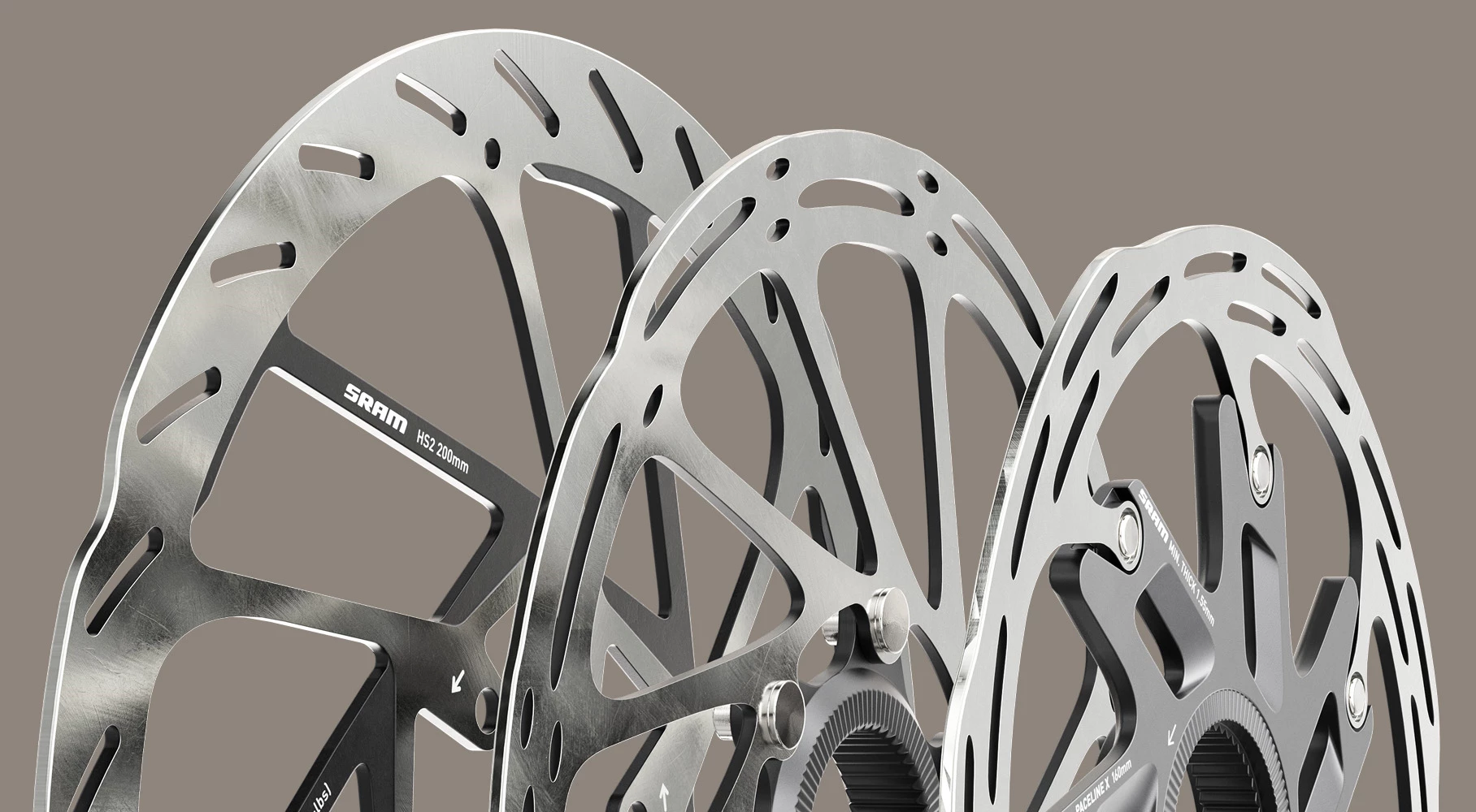 サイズが異なる3つの円形のSRAM製自転車用ディスクブレーキローター。.